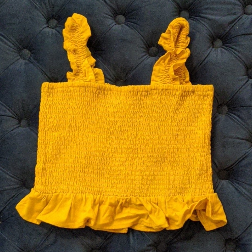 Crop top. NEW WITHOUT TAGS💛